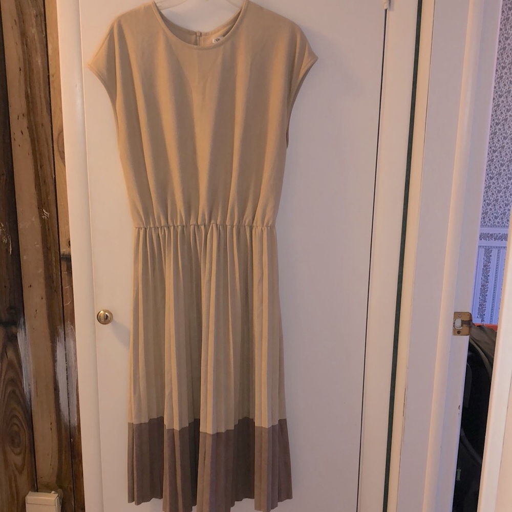 Zara suede feel two-tone neutral dress. Size L.